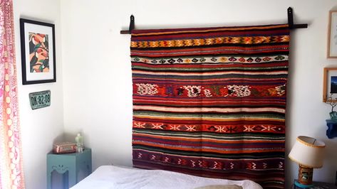 Hanging blankets on wall