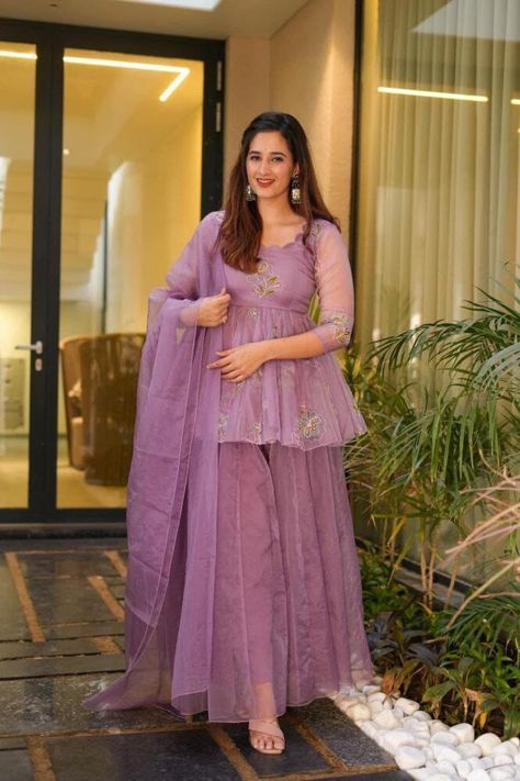 Organza Tops, Simple Frock Design, Kurta Palazzo Set, Organza Suits, Long Frock Designs, Trendy Outfits Indian, Simple Frocks, Desi Fashion Casual, Kurta Palazzo