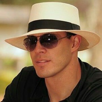 fotos de sombreros de playa para hombre Fedora Outfit, Panama Style, Panama Hat Women, Borsalino Hats, Mens Dress Hats, Women Fedora, Smart Casual Menswear, Mens Hats Fashion, Fedora Hat Men