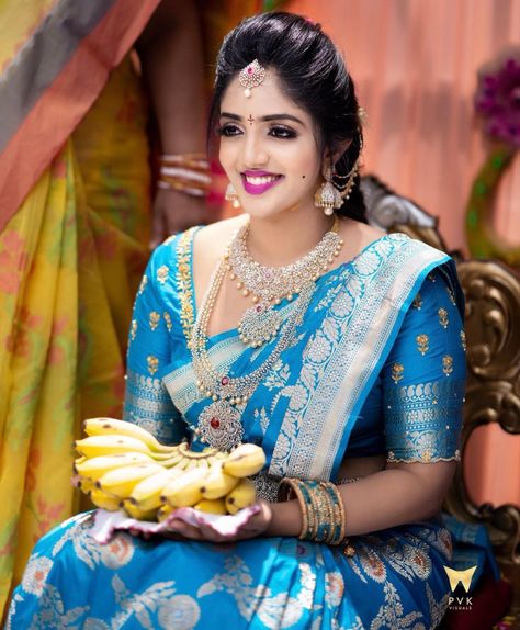 Banaras Bridal Sarees, Banarsee Saree Blouse Design, Benares Pattu Sarees, Sky Blue Pattu Saree Wedding, Sky Blue Banarasi Saree, Benarasi Blouse Design, Subtle Hairstyles, Banarasee Saree, Banaras Blouse