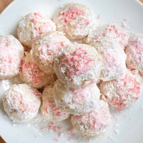 Peppermint Crunch, Snowball Cookie Recipe, Wedding Cookie, Snowball Cookies, Christmas Cookies Easy, Peppermint Cookies, Peppermint Candy, Wedding Cookies, Cookies Recipes Christmas