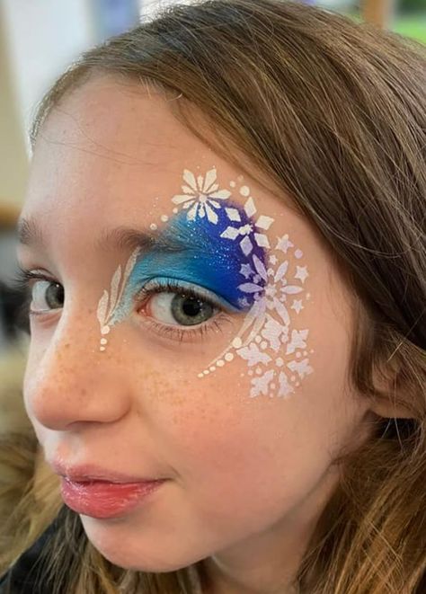 Kids Face Painting Easy, Frozen Face Paint, Easy Face Painting Designs, Princess Face Painting, Face Painting Tips, Christmas Face Painting, Girl Face Painting, Makeup Christmas, Face Painting Easy