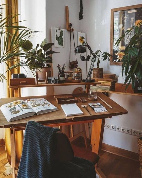 Home Art Studios, Artist Desk, My Scandinavian Home, Art Studio Space, Art Studio Room, Art Studio At Home, Studio Room, Art Desk, A Desk