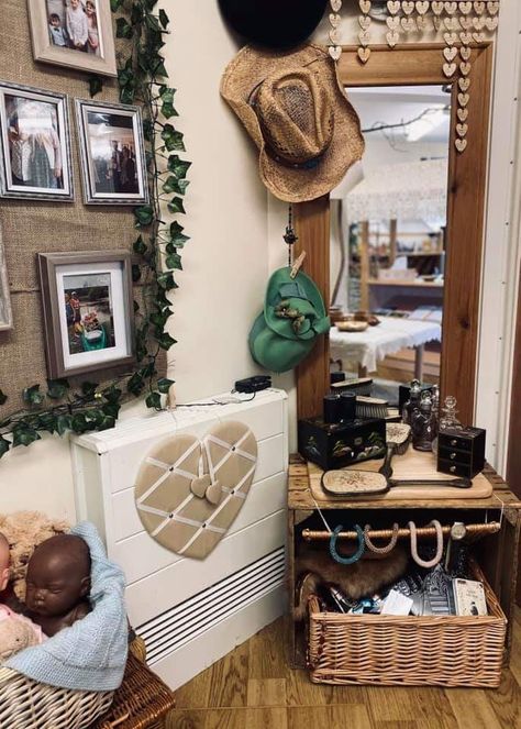 Dressing Up Area Eyfs, Awe And Wonder Eyfs, Art Area Eyfs, Home Corner Ideas Early Years, Role Play Areas Eyfs, Nursery Room Ideas Childcare, Eyfs Environment, Dress Up Area, Reggio Emilia Classroom