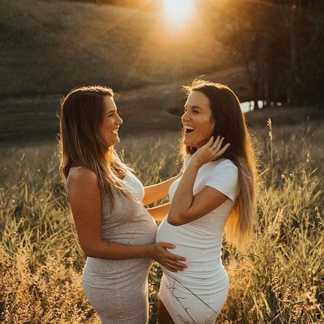 When two sisters are becoming mamas at the same time 💝 Still don’t believe in Wonders? 💫 @bxcsmxth @cosy.mama . . credi Maternity Photos Best Friends, 2 Pregnant Best Friends, Pregnancy Photoshoot With Friends, Sister Pregnancy Pictures, Pregnant Sisters Photoshoot, Friends Maternity Photoshoot, Best Friend Maternity Shoot, Best Friend Pregnancy Pictures, Best Friend Maternity Pictures