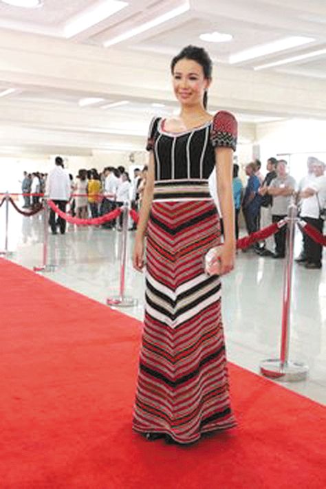 Red carpet ready for the SONA | The Manila Times Online Filipiniana Dress Modern Simple, Filipiniana Dress Modern, Philippines Dress, Filipiniana Gown, Modern Filipiniana Gown, Modern Filipiniana Dress, Modern Filipiniana, Filipino Fashion, Filipiniana Dress