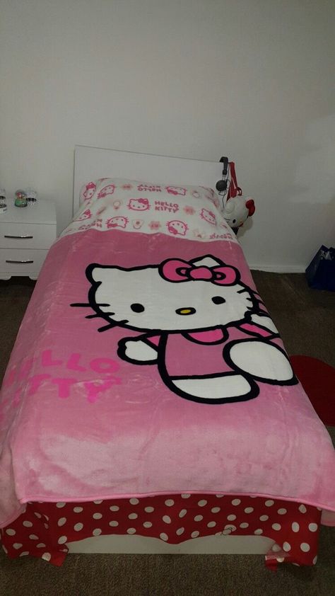 Scary Marlowe, Cama Da Hello Kitty, Hello Kitty Room Decor, Hello Kitty Bed, Room Organization Bedroom, Y2k Hello Kitty, Hello Kitty Rooms, Perfume Bottle Design, Bear Pillow