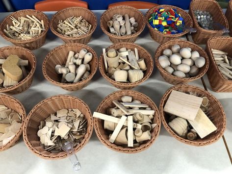 Loose parts sparks creativity , innovation and learning interest among children. Abordagem Reggio Emilia, Curiosity Approach Eyfs, Curiosity Approach, Reggio Emilia Approach, Reggio Inspired Classrooms, Reggio Emilia Inspired, Eyfs Classroom, Reggio Classroom, Reggio Inspired