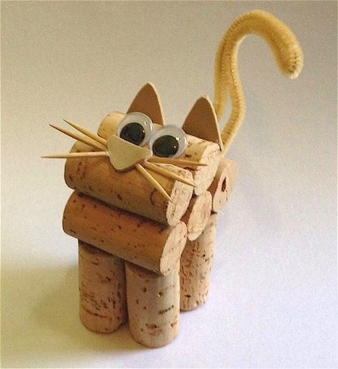 Turn those some of those corks that you saved into this Cute Cork Kitten with help from the kids. Corks make a great craft material so don't throw them out. Wine Cork Animals, Wine Cork Coasters, Wine Cork Crafts Christmas, American Flag Crafts, Cork Crafts Christmas, Wine Cork Wreath, Wine Cork Diy Crafts, Wine Cork Projects, Wine Cork Ornaments