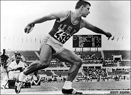 Al Oerter was a great Olympian, and fierce competitor. He is my hero! Track And Field Sports, Discus Throw, Mary Lou Retton, American Athletes, Us Olympics, Shot Put, Bbc Sport, Long Jump, Olympic Athletes