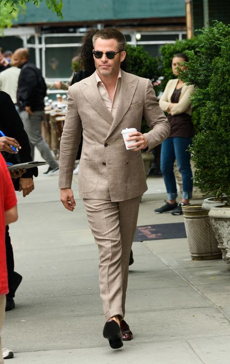 Chris Pine Style, Colorful Suit, Men Poses, Men's Business Suits, Tan Suit, Classy Suits, Suit Collection, Summer Suit, Business Suits