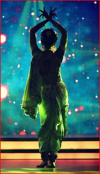 Lavani Dance Photography, Lavni Dance Photography, Lavni Dance, Logo Reference, Kashta Saree, Nauvari Saree, Unity In Diversity, Dance Photography, Indian Style