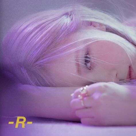 BLACKPINKOFFICIAL on Twitter: "#ROSÉ FIRST SINGLE ALBUM -R- OUT NOW 🎬'On The Ground' M/V : https://t.co/fICRni4pXF #로제 #BLACKPINK #블랙핑크 #FirstSingleAlbum #R #TITLE #OnTheGround #MV #OUTNOW #YG… https://t.co/VGkLMoxCGL" J Hope Selca, Rosé Blackpink Aesthetic, Jon Bellion, Musician Art, Park Rosé, Solo Pics, Collage Background, Rose Park, Sam Smith