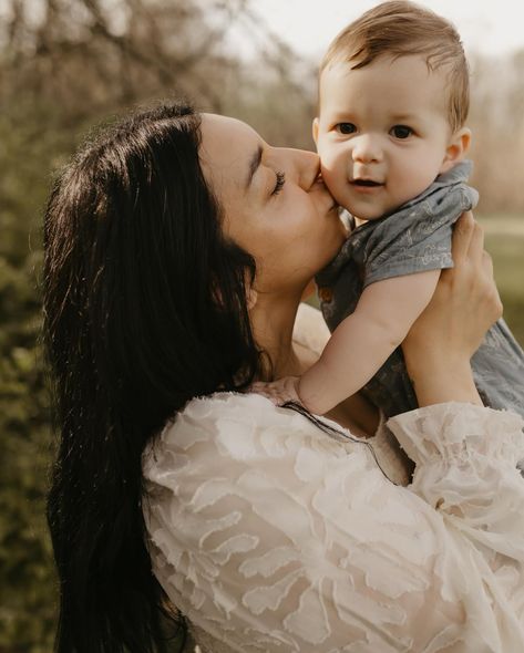 •Chloe & Wilder• Mommy & me #2 with the smiliest baby🥹 #mommyandme #northernindianaphotographer #indianaphotographer #familyphotography #photography #mothersday 2 Month Old Photo Shoot, Mommy And Me Photo Shoot, 3 Month Old, Northern Indiana, Me Photo, Mommy And Me, Old Photos, Family Photography, Mother’s Day