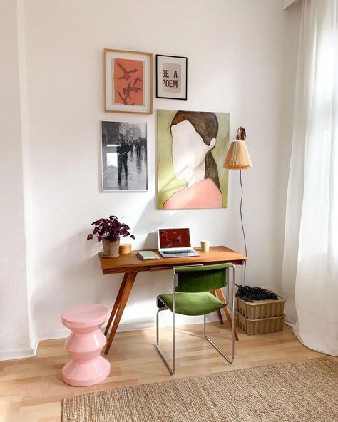 15+ Fabulously Feminine Home Office Ideas & Decor Inspo - Hello Bombshell! Feminine Home Office Ideas, Budget Bedroom Makeover, Luxurious Living Rooms, Feminine Home Offices, Feminine Decor, Homecoming Queen, Home Office Ideas, Therapy Room, Apartment Decor Inspiration