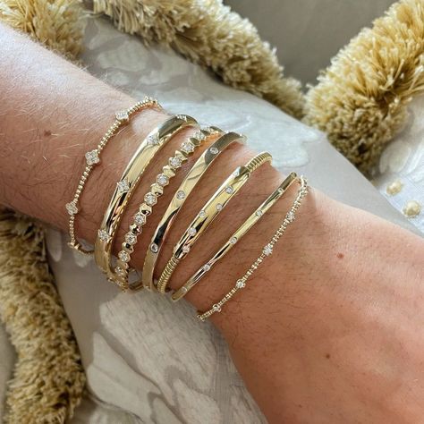 Discover the perfect piece of jewelry to elevate your style! ✨💍 Click the link to explore our stunning collection, featuring everything from elegant necklaces to chic earrings. Whether you're looking for a statement piece or something subtle, we have it all. Don’t miss out—find your next favorite accessory today! 😇🌸 خواتم خطوبة, Gold Bracelets Stacked, Icon Jewelry, Designer Bangles, Bracelet Stacks, Yellow Gold Bangle, Jewelry Accessories Ideas, Jewelry Fashion Trends, Classy Jewelry