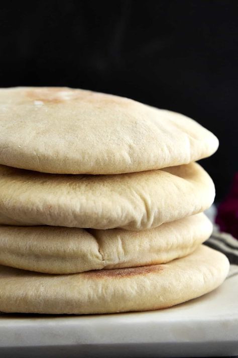 Easy Pita Bread Recipe Ramadan Food Ideas, Easy Pita Bread Recipe, Bread Dipping Oil, Ramadan Food, Homemade Pita Bread, Pita Bread Recipe, Food Dolls, Pita Sandwiches, Bread Bakery