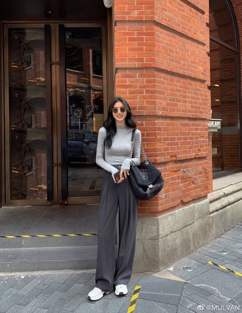 Coat Outfit Casual, Simple Work Outfits, Japan Outfits, Outfit Korean Style, Japan Outfit, Corporate Attire, Korean Casual Outfits, Casual Day Outfits, Easy Trendy Outfits