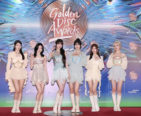 IVE Go Viral For Their Corset Looks At The "38th Golden Disc Awards" Red Carpet - Koreaboo Red Carpet Theme, Corset Outfits, Corset Looks, Golden Disc Awards, Mama Awards, Preformance Outfits, Golden Disk Awards, Event Lighting, Ethereal Beauty