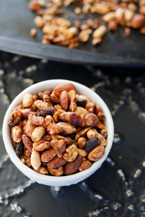 PIN THIS --> Spicy Cajun Trail Mix Cajun Trail Mix Recipe, Homemade Trail Mix Recipes, High Protein Snack Recipes, Protein Snacks Recipes, Eating Bird Food, Trail Mix Recipes, Homemade Trail Mix, Healthy Protein Snacks, Creamy Recipes