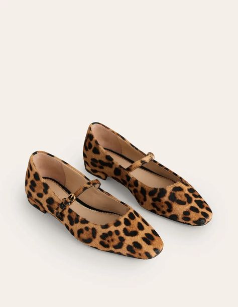 The Leopard-Print Shoe Trend Is Unexpected but Fabulous | Who What Wear UK Leopard Print Shoes Outfit, Boots Leopard, Leopard Print Loafers, Urban Shoes, Leopard Print Shoes, Flats Outfit, Leopard Flats, Animal Print Shoes, Modern Shoes