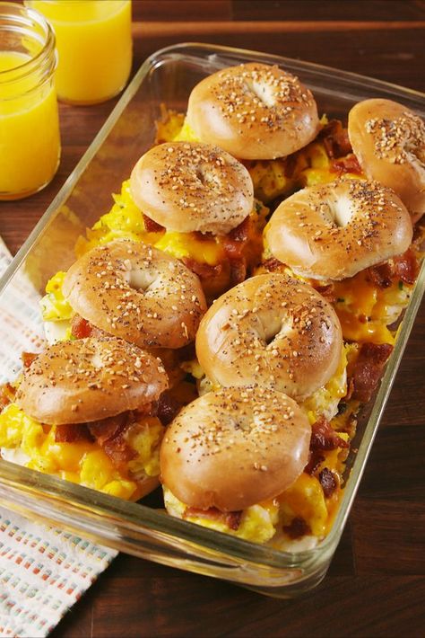 Bagel Breakfast Sliders, Diy Dishes, Breakfast Sliders, Bagel Breakfast, Menu Sarapan Sehat, Breakfast Slider, Easy Brunch Recipes, Breakfast Bagel, Easy Breakfast Ideas