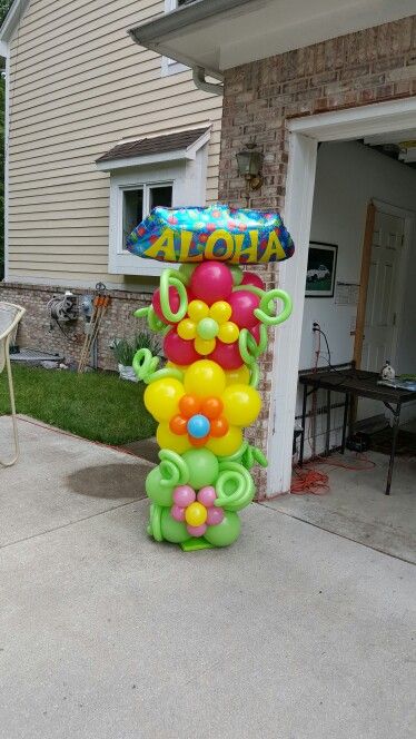 Luau Balloon Column by Bello Balloon Designs Luau Balloons, Hawaiian Backdrop, Pineapple Birthday Party, Tropical Theme Party, Luau Baby Showers, Balloon Designs, Pineapple Birthday, Farm Animal Party, Tropical Party Decorations