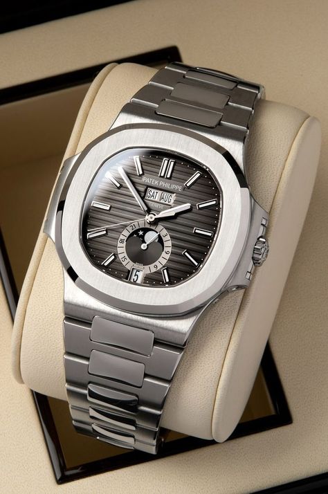 A watch that needs no introduction...🔥 This breathtaking Patek Philippe Nautilus Annual Calendar 5726/1A-001 is available to purchase online now📲 Patek Watches, Patek Philippe Watches, Mens Fashion Wear, Annual Calendar, Retro Watches, Luxury Watch Brands, Designer Watches, Vintage Watches For Men, Hand Watch