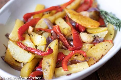 Roasted Potatoes With Red Bell Peppers, Onions, and Rosemary | Foodtalk Potatoes Onions And Peppers, Air Fried Green Beans, Moroccan Breakfast, Pork Loin Ribs, Buffalo Chicken Pasta Salad, Paneer Dishes, Peanut Butter Banana Bread, Roasted Red Potatoes, Potatoes Onions