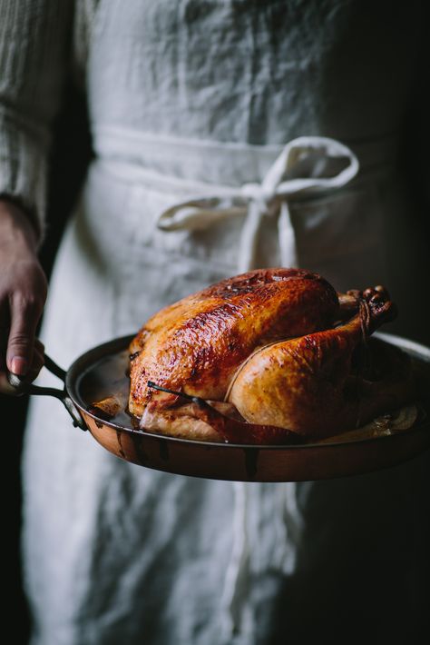 Vanilla Bean Brown Butter Roast Chicken by Eva Kosmas Flores | Adventures in Cooking  A delicious recipe for one of my favorites, Vanilla Bean Brown Butter Roast Chicken! Perfect for any holiday or family meal. #chicken #roastchicken #roast #vanillabean #brownbutter #holidays #poultry #adventuresinchicken #adventuresincooking Don Pollo, Rustic Food Photography, Moody Food Photography, Wiener Schnitzel, Beautiful Food Photography, Food Photography Inspiration, Food Photography Tips, Best Chicken Recipes, Easy Family Meals