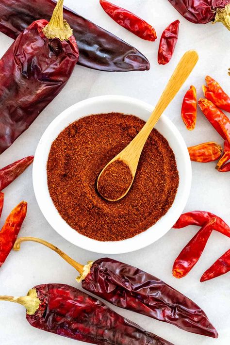 Chili Powder Recipe Homemade, Chili Powder Recipe, Spices Photography, Spices Packaging, Chili Spices, Chilli Recipes, Slow Cooker Chili, Powder Recipe, Homemade Chili