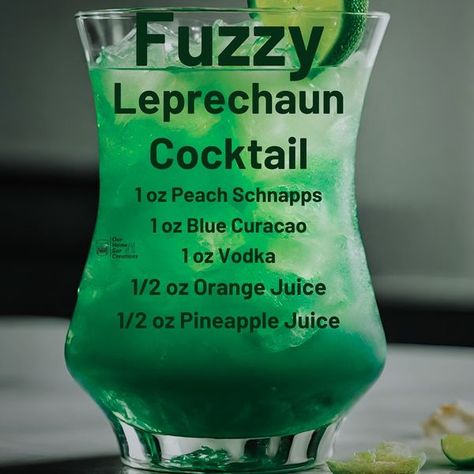 Leprechaun Cocktail, Bartending 101, St Patricks Day Party, Alcholic Drinks, Green Cocktail, Peach Schnapps, Welcome To Our Home, Blue Curacao, Alcohol Drink Recipes