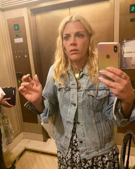 Busy Philipps, Late Night Talks, Funny Letters, Celebration Gif, Power Of Social Media, Serious Relationship, Reality Show, Reality Tv, Food Pictures