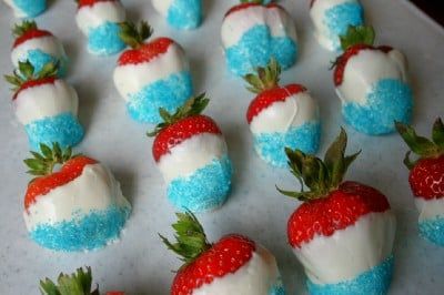 Fun 4th of July Food Ideas Blue Strawberries, Patriotic Desserts, Dipped Strawberries, Blue Strawberry, 4th Of July Desserts, Chocolate Dipped Strawberries, Blue Chocolate, Strawberry Dip, Covered Strawberries