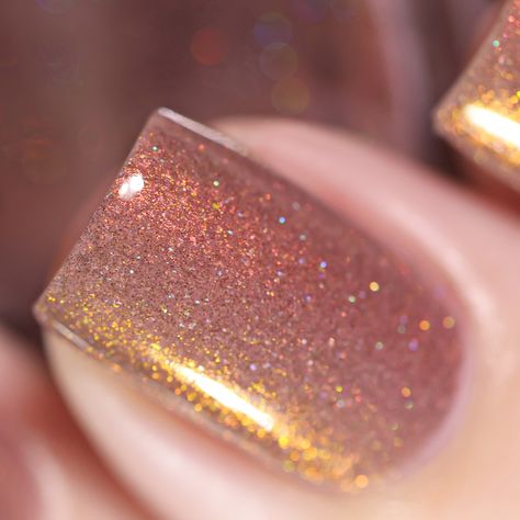 Quicksand is a refined warm taupe holographic that just may surprise you! Sink into a beautiful balance of gold, orange and red as the color shifting red to gold shimmer and subtle holographic sparkle radiate through to reveal a lovely and delicate dimensional finish. Sheer-Medium Coverage. 3 Coats for Ideal Depth.