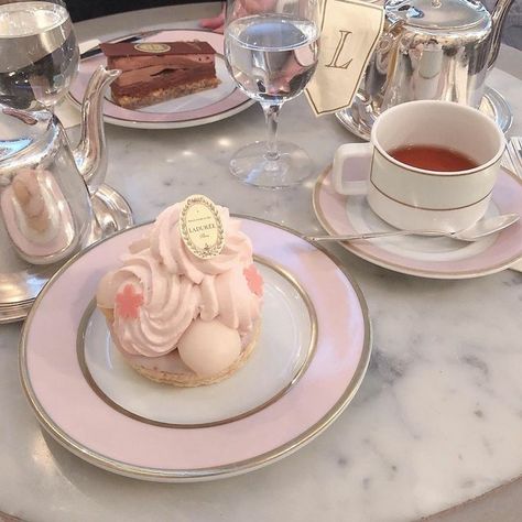 Laduree Paris, Pink Princess, Cafe Food, Let Them Eat Cake, Macaroons, Pretty Food, Cute Food, Aesthetic Food, Eat Cake