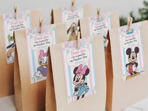 Disney Theme Party Favors, Disney Party Favors, Toddler Birthday Party Themes, Disney Party Favor, Magical Party, Disneyland Birthday, Disney Theme Party, Happiest Birthday, Birthday Centerpieces