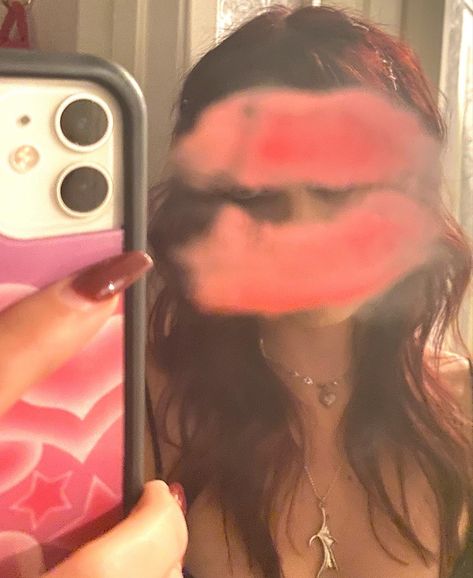 Lipstick On Mirror Writing, Lipstick Mirror Writing Aesthetic, Applying Lipstick In Mirror Aesthetic, Lipstick On Mirror, Red Lipstick On Mirror, Red Lipstick On Mirror Aesthetic, Mirror, Hair