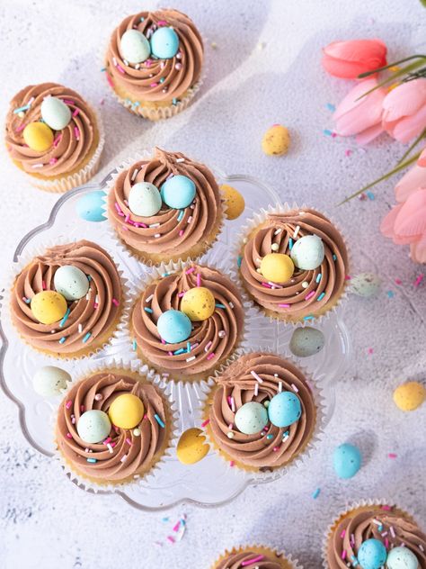 Mini Egg Cupcakes - Perfect for Easter! - Creme de Lacombe Fancy Easter Cupcakes, Easter Nest Cupcakes, Mini Egg Cupcakes, Mini Egg Recipes, Carrot Cake Sandwich Cookies, Nest Cupcakes, Mini Eggs Cookies, Egg Cupcakes, Egg Chocolate