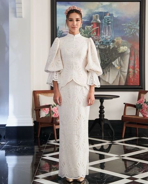 Nikah Outfit, Kebaya Modern Dress, Character Clothing, Kebaya Dress, Embroidered Hem, Batik Fashion, Mode Abaya, Muslim Fashion Dress, Muslim Fashion Outfits