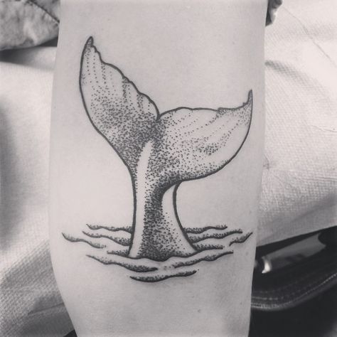 Pretty whale tail                                                                                                                                                                                 Mehr Whale Tail Tattoo, Mermaid Tail Tattoo, Beach Tattoo Ideas, Tail Tattoo, Whale Tattoos, Beach Tattoo, Sand And Sea, Tattoo Apprentice, Dot Work Tattoo