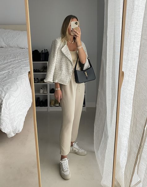 Tweet Jacket Outfit, Tweed Cardigan Outfit, White Tweed Blazer Outfit, Tweed Jacket Outfit Casual, White Tweed Jacket Outfit, Blazer And Sneakers Outfit, Wool Jacket Outfit, Tweet Jacket, Tweed Blazer Outfit