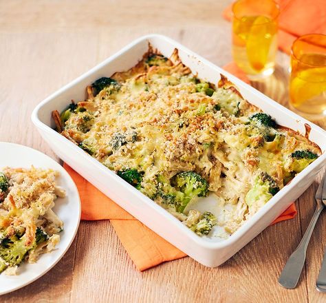 Broccoli cheese with wholemeal pasta & brown breadcrumbs Salmon And Broccoli Pasta, Breadcrumbs Recipe, Pasta Bake Vegetarian, Pasta With Broccoli, Broccoli Pasta Bake, Salmon And Broccoli, Broccoli Bake, Cooking At Home, Veggie Meals