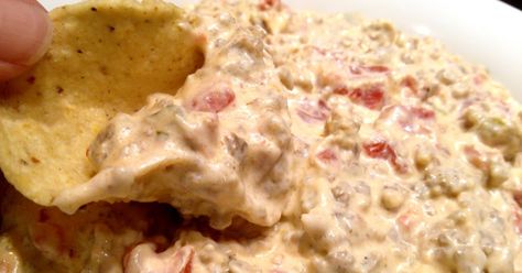 Classic party dip recipe made with Rotel tomatoes, sausage and cream cheese served with tortilla chips perfect for tailgating and game day! Gameday Dips, Rotel Dip With Sausage, Dip Crockpot, Potluck Food, Recipe Appetizers, Dip Dip, Sausage Dip, Awesome Appetizers, Crock Pot Dips