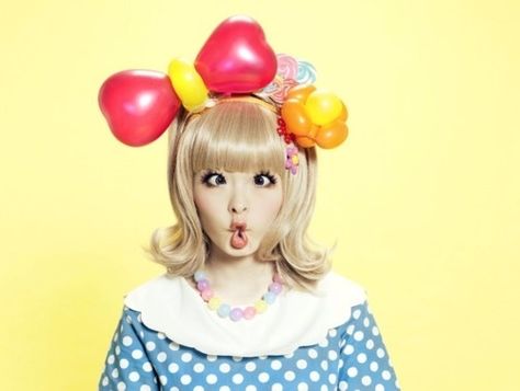 Kyary pamyu pamyu Candy Clothes, Kyary Pamyu Pamyu, Soft Cell, Women Money, Theatrical Makeup, Kawaii Hairstyles, Fashion Articles, Children Fashion, Art Poses