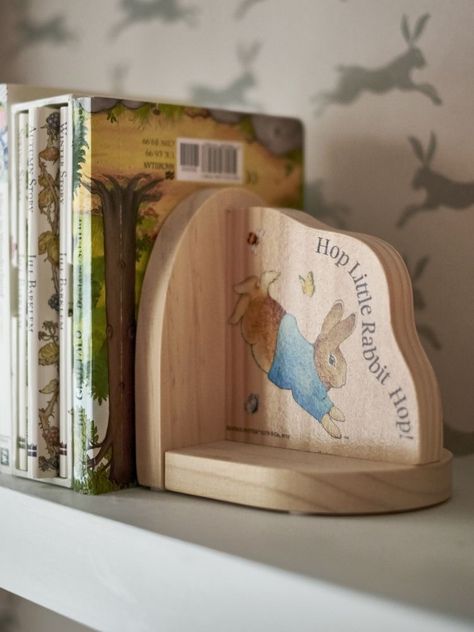 Nursery Peter Rabbit, Rabbit Bookends, Book Cottage, Nursery Bookends, Book Nursery, Beatrix Potter Nursery, Kids Bookends, Storybook Nursery, Vintage Kids Room