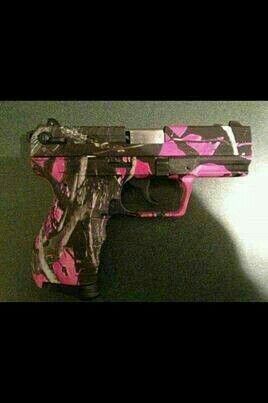 I want that gun!!! Someone who buys that for me, I will love them forever! Like seriously I want this so freakin bad!!!!!!!!!!! Muddy Girl Camo, Girl Camo, Big Girl Toys, Cool Pocket Knives, Muddy Girl, Hunting Girls, Hunting Camo, Country Stuff, Camo Girl