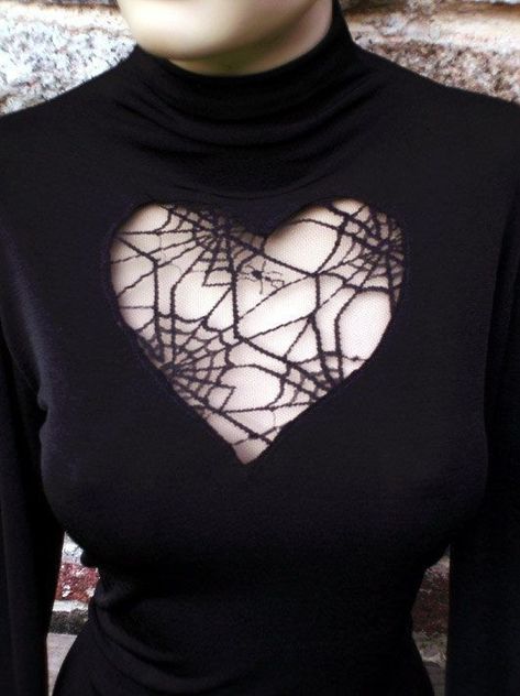 Spiderweb Top, Heart Blouse, Tokyo Street Fashion, Hipster Grunge, Diy Vetement, Estilo Punk, Looks Street Style, Gothic Outfits