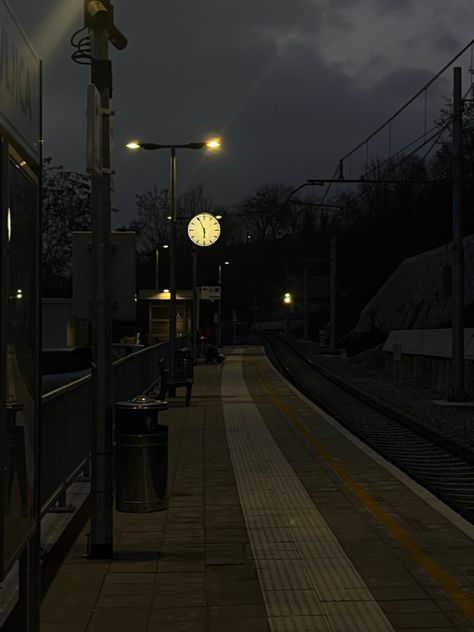 Trains At Night, Late Night Aesthetic Pictures, Train At Night Aesthetic, Train Aestethic, Night Aesthetic Train, Night Time Asethic, Train Aesthetic Night, Outside Aesthetic Night, Night Aesthetic Pfp