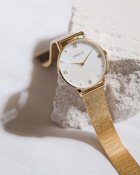 watchesandbags #watchesonme #smartwatchwomen Watch Pictures Photography, Women Watch Photography, Hand Watch Photography, Watch Editorial Photography, Watch Photoshoot Ideas, Watch Aesthetic Vintage, Watch Photography Ideas, Watch Editorial, Watch Product Photography